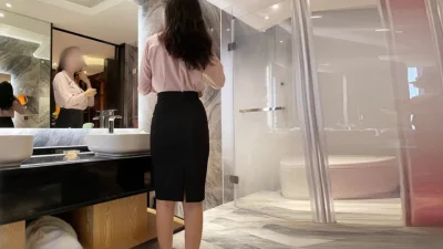 求着让操她，最爽后入，抓着奶子淫叫